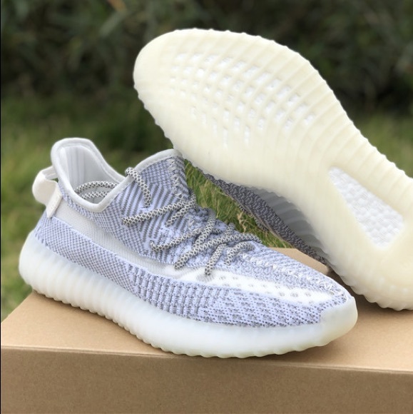 Athletic_Shoes